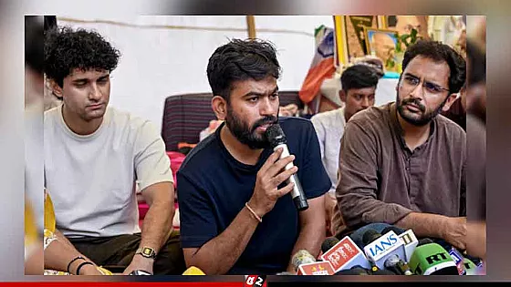 ‘ছাত্রশক্তির জয় হোক’: ককরোচ জনতা পার্টি