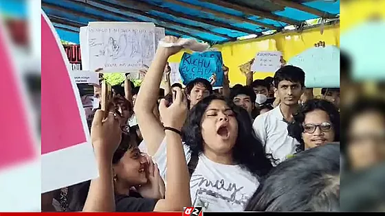 ভারতের আসামে আন্দোলনের আগুনে ঘি ঢাললেন মন্ত্রী কন্যা