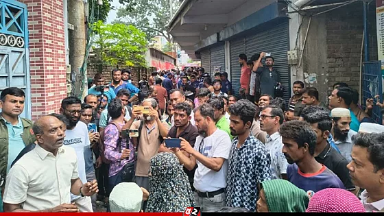 মাদ্রাসার শিক্ষার্থীদের মারধর, জামায়াত এমপির বাড়ি ঘেরাও করলো স্থানীয়রা