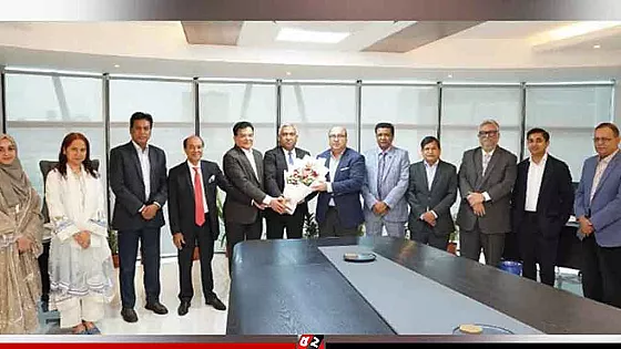 মধুমতি ব্যাংকের পরিচালনা পর্ষদ চেয়ারম্যান সালাউদ্দিন আলমগীর, ভাইস চেয়ারম্যান ইসমাইল হোসেন  