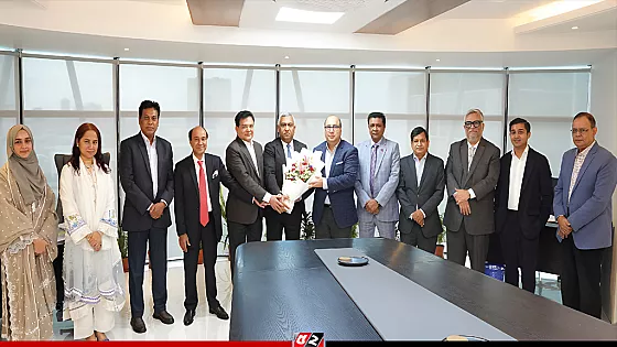 মধুমতি ব্যাংকের পরিচালনা পর্ষদ চেয়ারম্যান সালাউদ্দিন আলমগীর, ভাইস চেয়ারম্যান ইসমাইল হোসেন  