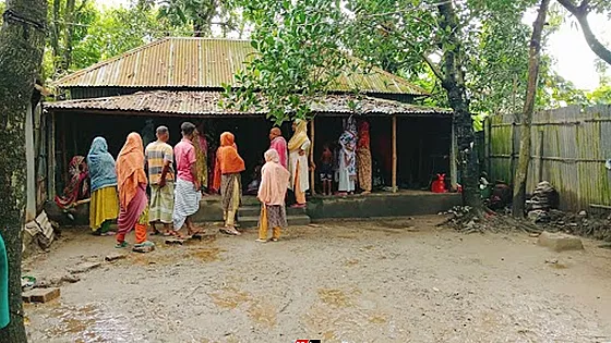 শিক্ষিকা হত্যার পর মরদেহ টয়লেটের ট্যাংকিতে ফেললো দুর্বৃত্তরা   