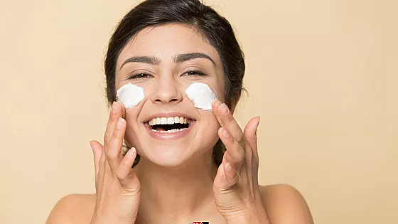 এক মাসের মধ্যেই ত্বক উজ্জ্বল করবেন যেভাবে
