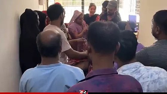 বাড়িতে ঢুকে মাথায় ও পায়ে গুলি করে হত্যা