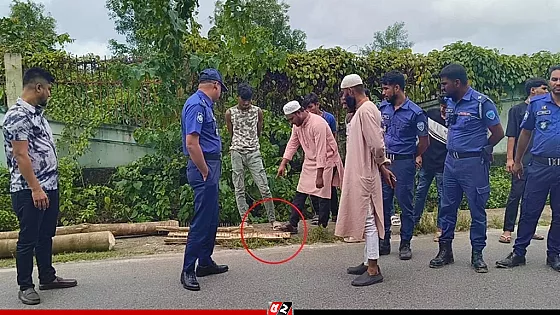 কক্সবাজারে দিনদুপুরে যাত্রীবাহী বাসে ডাকাতি, ছুরিকাঘাতে আহত ১
