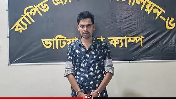 পেটের ভিতর ইয়াবা নিয়ে পাচারের সময় আটক ১