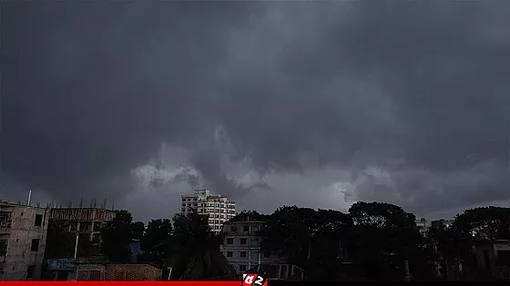 দুপুরের মধ্যে ১৩ অঞ্চলে ঝড়-বৃষ্টির আভাস, নদীবন্দরে সতর্ক সংকেত   