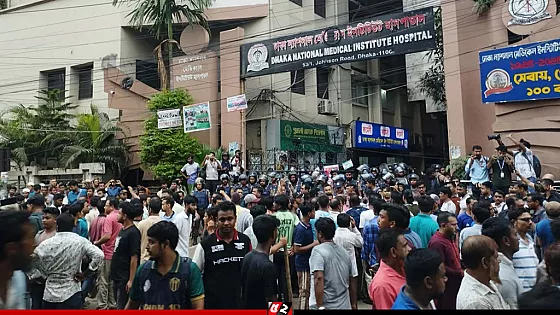 হাসপাতালের সামনে ফের ছাত্রদল-ছাত্রশিবিরের সংঘর্ষ