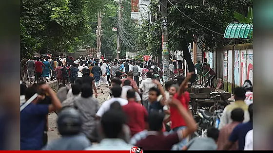 এবার ঢাকা আলিয়া মাদ্রাসার সামনে ছাত্রদল–ছাত্রশিবিরের সংঘর্ষ 