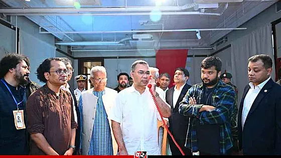 লাল টেলিফোনে শেখ হাসিনার রেকর্ড করা ফোনালাপ শুনলেন প্রধানমন্ত্রী