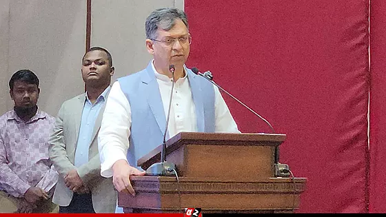 শেখ হাসিনার চেহারা কি দেখা গেছে, প্রশ্ন স্বরাষ্ট্রমন্ত্রীর