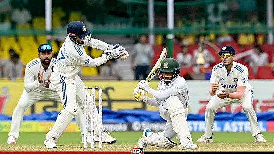 নির্ধারিত সময়ে শুরু চতুর্থ দিনের খেলা