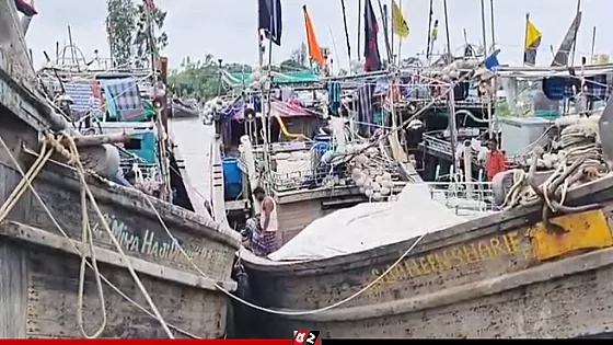 লোডশেডিংয়ে বরফ উৎপাদন ব্যাহত, সাগরে যেতে পারছে না মাছধরা ট্রলার