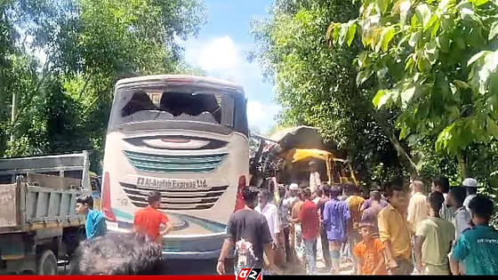 চাঁদপুরে বাস-ট্রাকের মুখোমুখি সংঘর্ষ, নিহত ৩