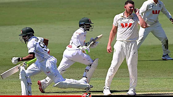 অস্ট্রেলিয়ার বিপক্ষে দ্বিতীয় দিনেও টাইগারদের দাপট, হতাশ অজিরা