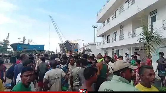 শিপইয়ার্ডে শ্রমিকের মৃত্যুর ঘটনায় জনতার তাণ্ডব, সেনাবাহিনী মোতায়েন