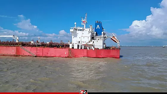 চট্রগ্রামে বহির্নোঙরে দুই জাহাজের সংঘর্ষ, অক্ষত ৩৩ হাজার টন ডিজেল