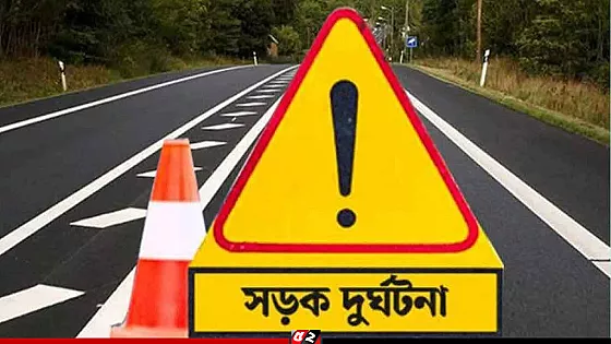 রাস্তার পাশে খাদে পড়ে দুই মোটরসাইকেল আরোহীর মৃত্যু