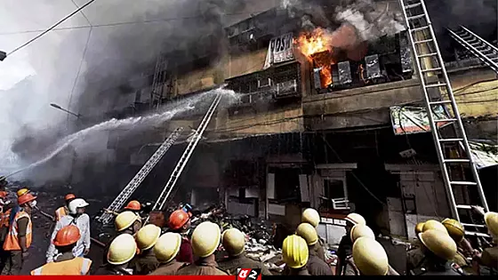 কলকাতার নিউমার্কেটের এক হোটেলে আগুিকাণ্ডে ৯ বাংলাদেশির মৃত্যু