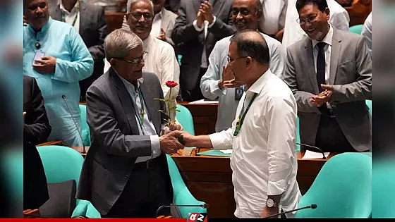 নবনির্বাচিত রাষ্ট্রপতিকে প্রধানমন্ত্রীর লাল গোলাপ শুভেচ্ছা