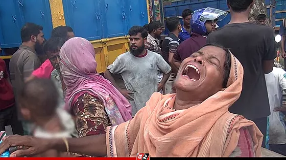 বাস চাপায় অটোভ্যানের চালকসহ দুইজন নিহত