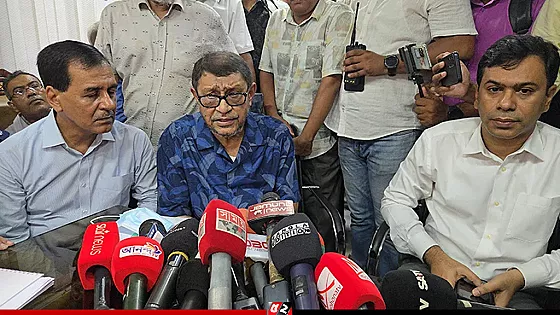 স্যালাইন থাকা সত্ত্বেও রোগীকে কিনতে বাধ্য করায় নার্সকে সতর্ক করলেন মন্ত্রী