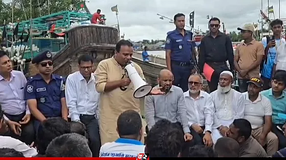 ট্রলিং ট্রলার বন্ধ না হলে দেশের ক্ষতি, মানুষের ক্ষতি : নৌপরিবহন প্রতিমন্ত্রী 