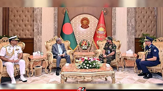 রাষ্ট্রপতির সঙ্গে তিন বাহিনীর প্রধানগণের সৌজন্য সাক্ষাৎ