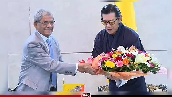 ঢাকায় ভুটানের রাজার যাত্রাবিরতি, সৌজন্য সাক্ষাৎ করলেন রাষ্ট্রপতি