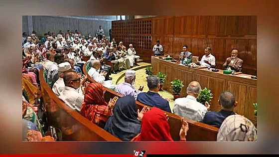তৃতীয় অধিবেশন শুরুর আগে সংসদে সরকারদলীয় এমপিদের নিয়ে বৈঠকে প্রধানমন্ত্রী  