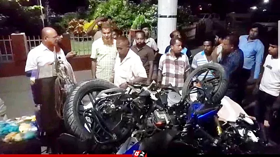 গাড়ির চাপায় মোটরসাইকেল আরোহী তিন বন্ধু নিহত 
