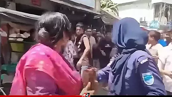 নারীকে মারধরের ভিডিও ভাইরাল, ব্যবসায়িক দ্বন্দ্ব বলছে পুলিশ