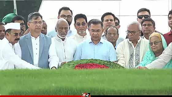 জিয়াউর রহমান ও খালেদা জিয়ার সমাধিতে প্রধানমন্ত্রীর শ্রদ্ধা নিবেদন