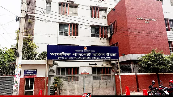 হয়রানি ও ঘুষ বাণিজ্যের অভিযোগ উত্তরা পাসপোর্ট অফিসে দুদকের অভিযান