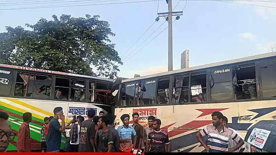 দুই বাসের সংঘর্ষে ৩ জন নিহত