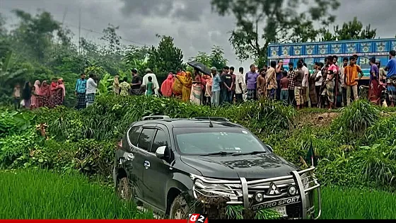 পথচারীকে বাঁচাতে গিয়ে দুর্ঘটনা, স্ত্রীসহ আহত প্রতিমন্ত্রী