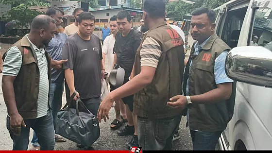 ১,৯৩৮ আইফোনসহ ৬ চীনা নাগরিক আটক
