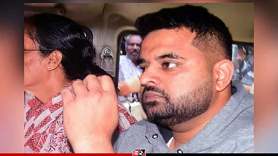 কারাগারেই ফোন ব্যবহার করছিলেন সাবেক এমপি, মিলল কয়েক ডজন পর্নো ভিডিও!