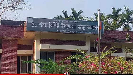 স্মার্টফোনে মগ্ন চিকিৎসক, অবহেলায় রোগীর মৃত্যু