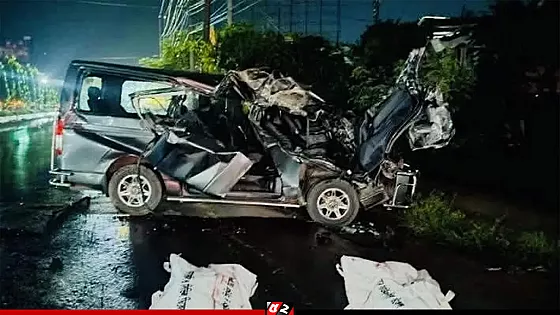মাইক্রোবাস ও কাভার্ডভ্যানের মুখোমুখি সংঘর্ষে ৪ জন নিহত, আহত ১১