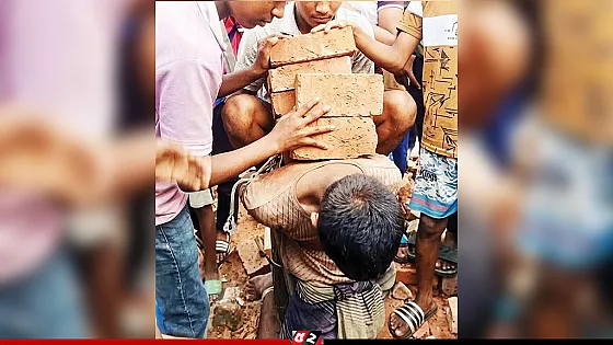 খুঁটিতে বেঁধে ও পিঠে ইট দিয়ে যুবককে পিটিয়ে হত্যা