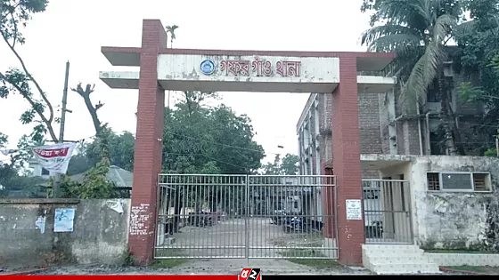 ডাকাতি শেষে ছেলের সামনের মাকে ধর্ষণ