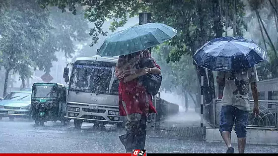 রাজধানীতে সাতসকালে বজ্রসহ মুষলধারে বৃষ্টি