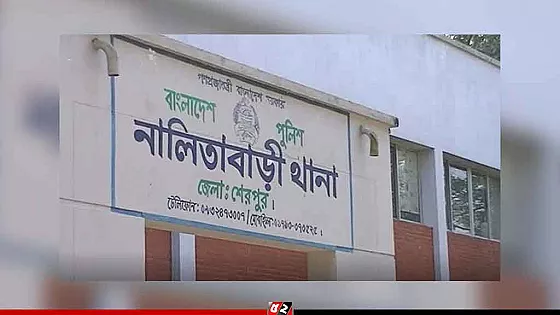 ‘ মা, তুমি কি একবারও ভাবছিলা আমি তারে পাইলে সুখ পাবো’—চতুর্থ শ্রেণির ছাত্রীর পাশে ছিল চিরকুট 