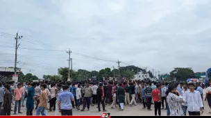 কুমিল্লায় অপ্রতিম হত্যার বিচার দাবিতে মহাসড়ক অবরোধ