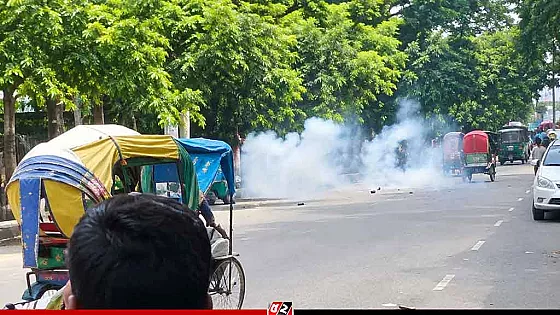 মাত্র ১৫ মিনিটের ব্যবধানে হাইকোর্ট ও শিল্পকলার সামনে ককটেল বিস্ফোরণ