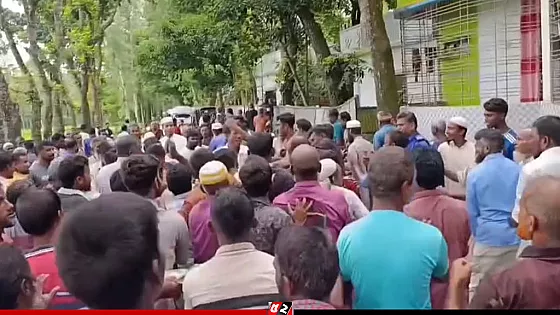 কুড়িগ্রামে আবার ও সারের দাবিতে সড়ক অবরোধ, ডিলারকে ধাওয়া