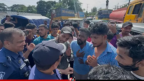 ইসলামী ব্যাংকের চাকরিচ্যুত কর্মকর্তা-কর্মচারীদের চট্টগ্রাম-কক্সবাজার মহাসড়ক অবরোধ