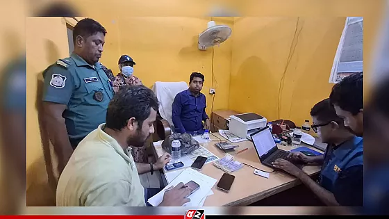 ২ লাখ টাকা ঘুষ নেওয়ার সময় সাব-রেজিস্ট্রার ও ২ সহযোগী আটক