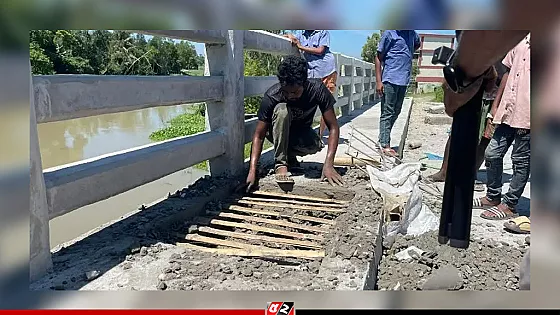 টাঙ্গাইলে সেতুতে রডের বদলে বাঁশ: প্রকৌশলী বরখাস্ত